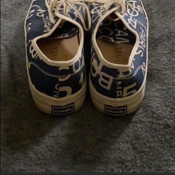 100% authentic Chanel canvas shoes - Picture 2 of 3